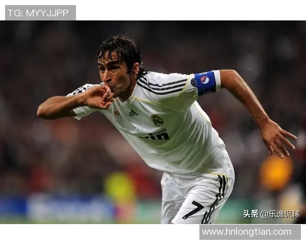 《黑帮球星逆袭传说:从街头混混到绿茵场上的传奇》 《黑帮球星逆袭传说:从街头混混到绿茵场上的传奇》