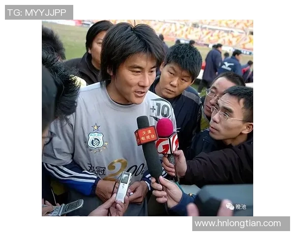 大连足球名将风采全纪录 展现球场内外的拼搏与荣耀 大连足球名将风采全纪录 展现球场内外的拼搏与荣耀