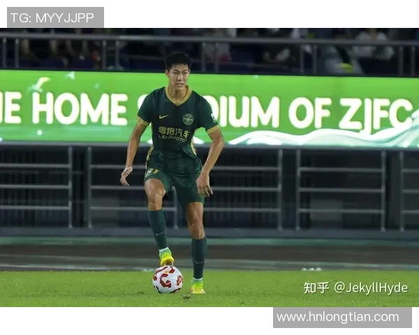 中国15号足球球星是谁 详细解析其个人成就与赛场表现