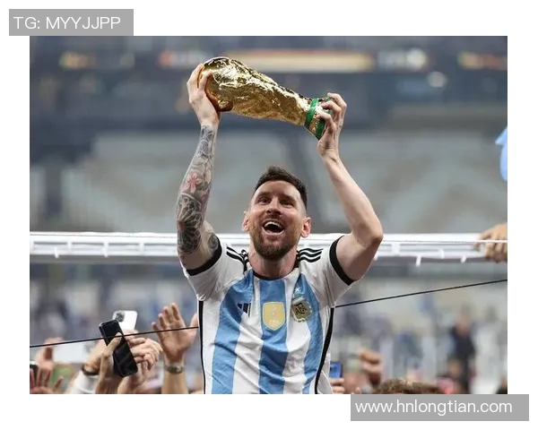 足球巨星荣誉之路解析：从金球奖到世界杯奖杯的辉煌历程